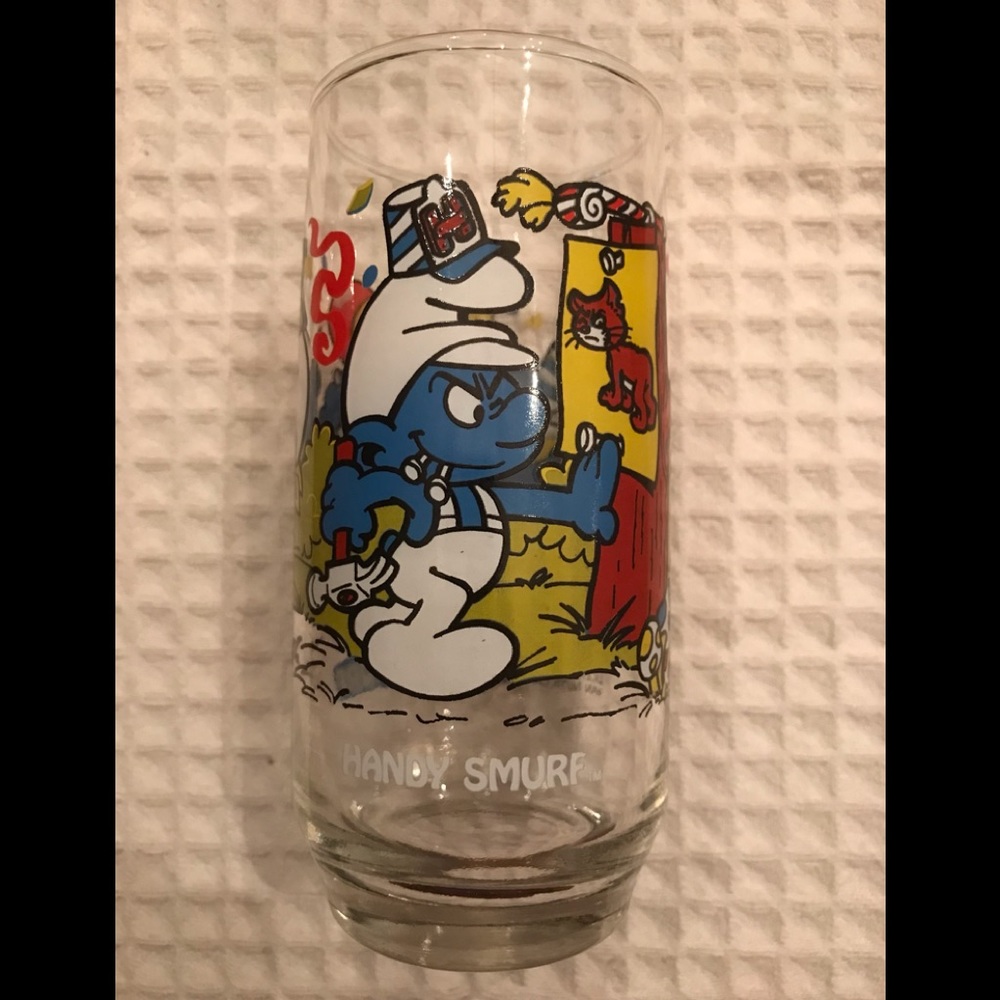 1983 Handy Smurf Wallace Berrie Drinking Glass